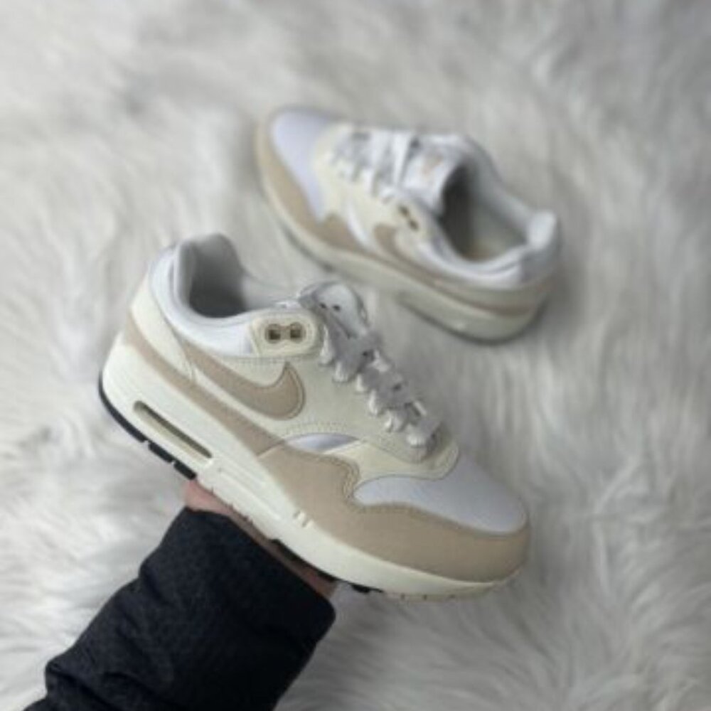 Nike Air Max 1 Low Womens Casual Sneaker Shoes Ivory DZ2628-101 VNDS Size 5.5